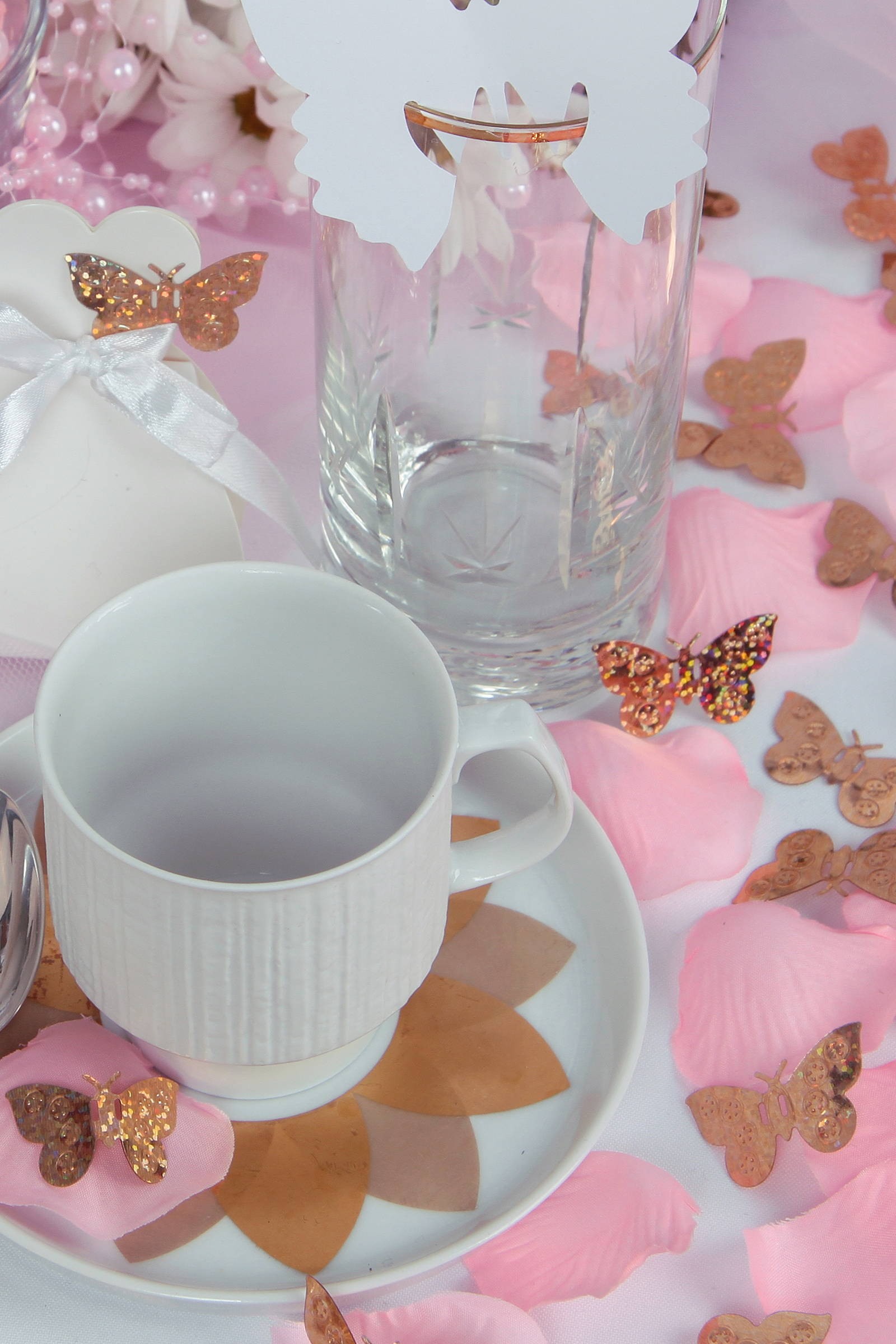 Communion table decorations - butterflies and rose petals set - obraz 0