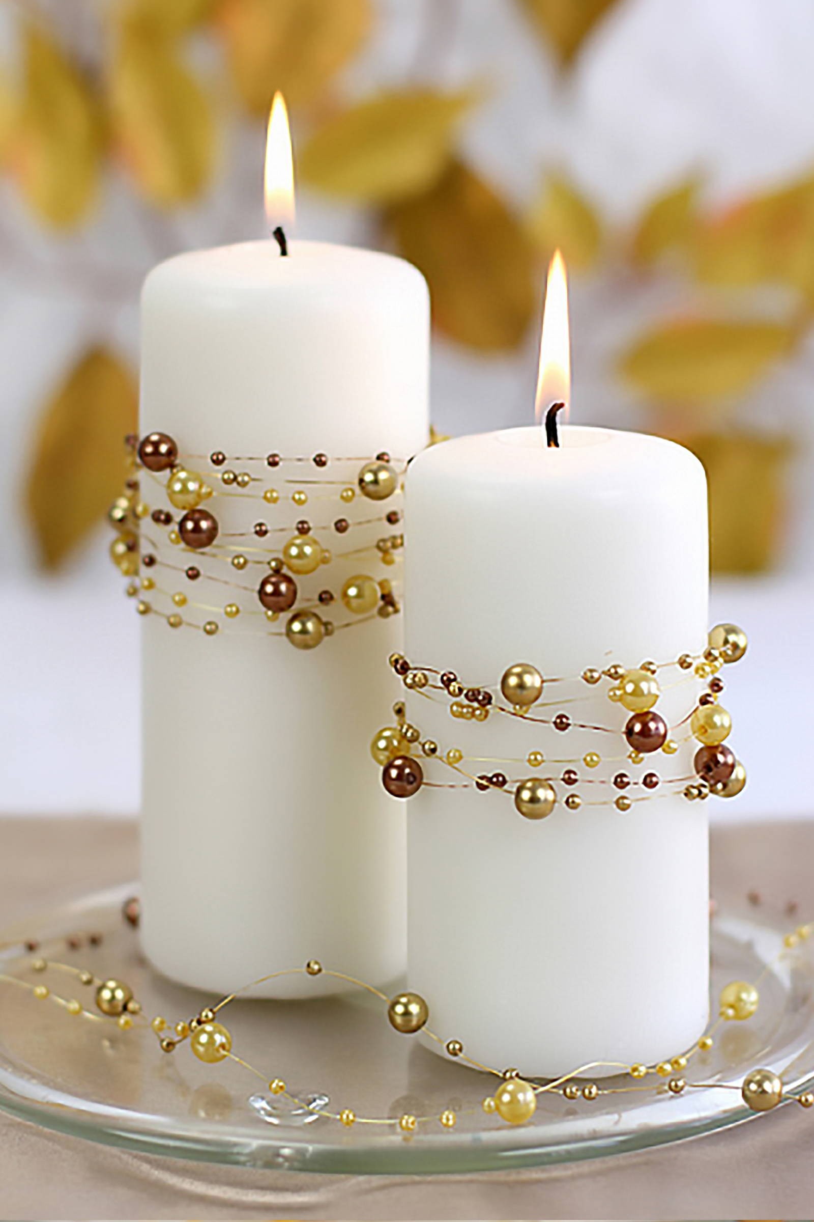 Gold pearl in communion garland Gold pearl in communion garland - obraz 0