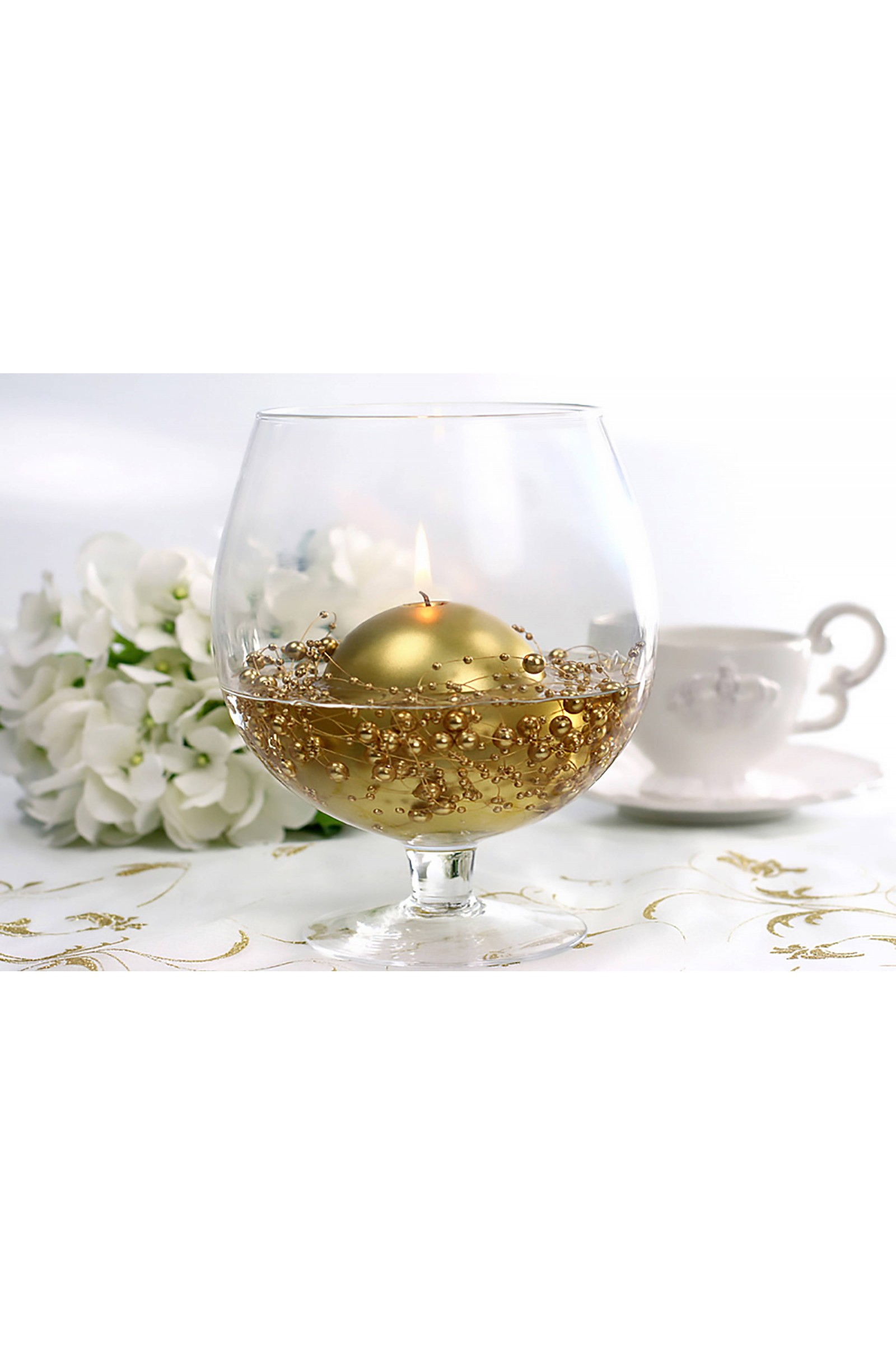 Gold pearl in communion garland Gold pearl in communion garland - obraz 1
