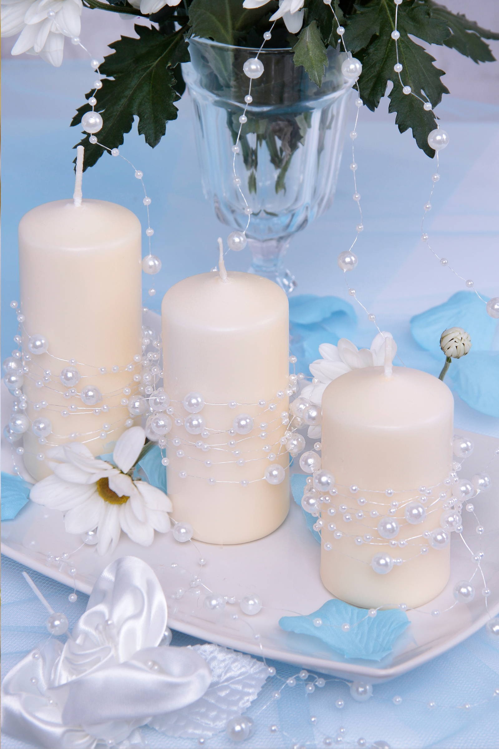 White pearl in communion garland White pearl in communion garland - obraz 0
